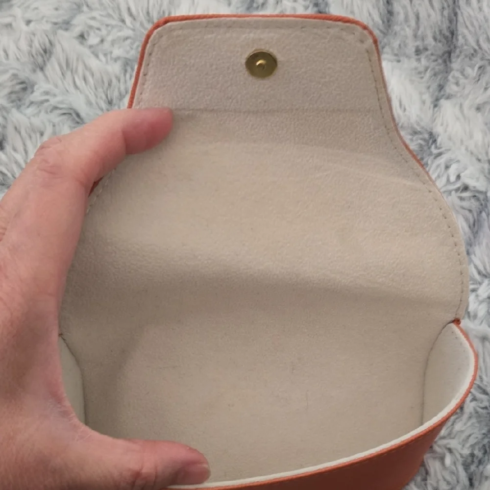 Tory Burch Burgundy Sunglasses with Case - Picture 15 of 15